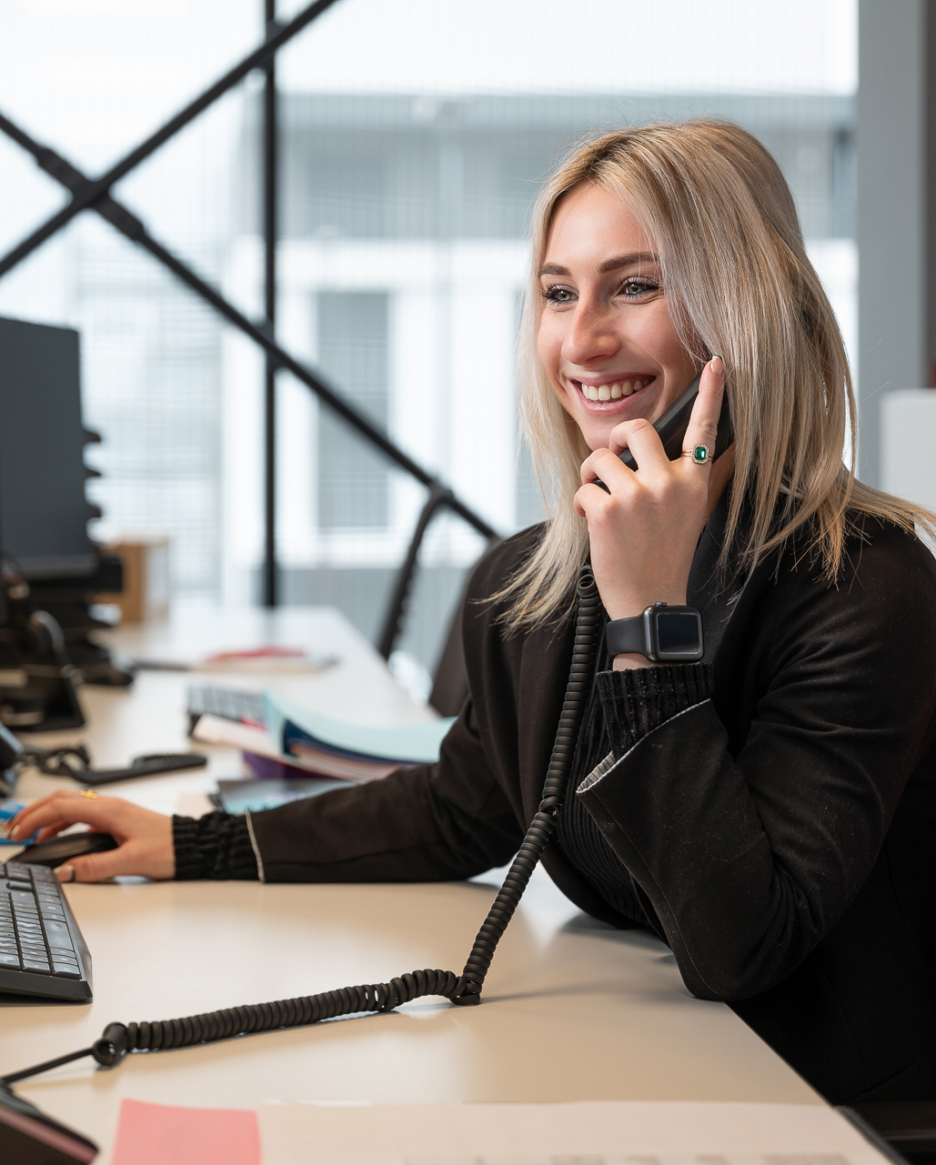 Groupe-mauffrey-contact-camille-repond-au-telephone